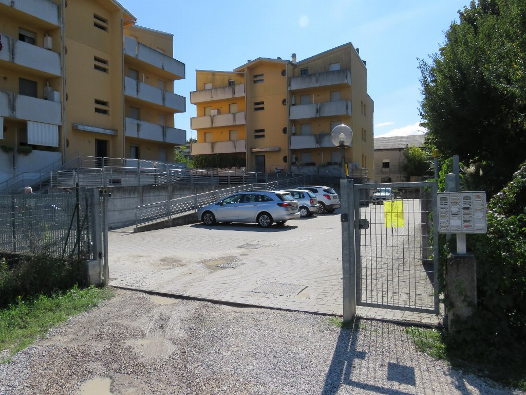 CEREA (VR) 1 GARAGE E 4 POSTI AUTO IN ASTA IN VIA MANTOVA 50