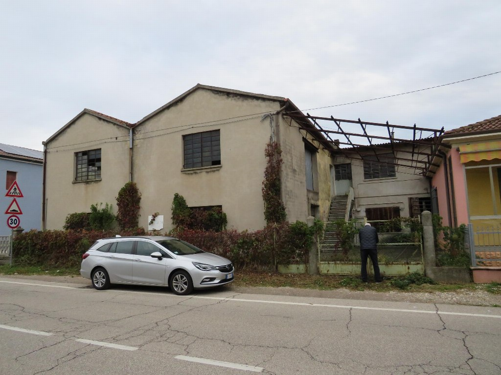 CEREA (VR) MAGAZZINO IN ASTA IN VIA MONTE GRAPPA 15